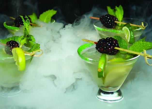 Cocktail glass with nitrogen vapor swirling